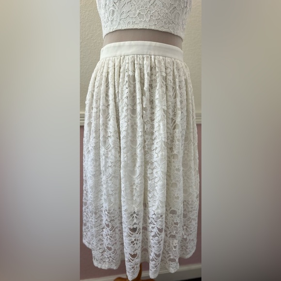 Lace detail dress size Medium NWT🔖🔖 - Picture 4 of 10